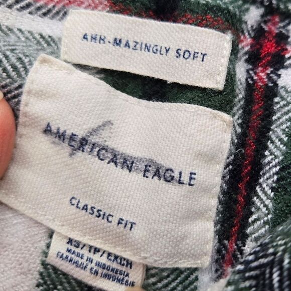 American Eagle Ahh-mazingly Soft plaid button up shirt xmas green white red xs - Picture 2 of 10